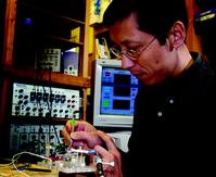 Riyi Shi working on device