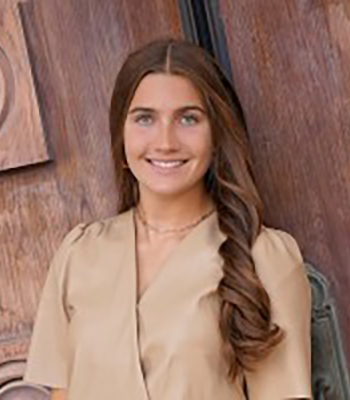 Photo of Lindsey D. Laine.