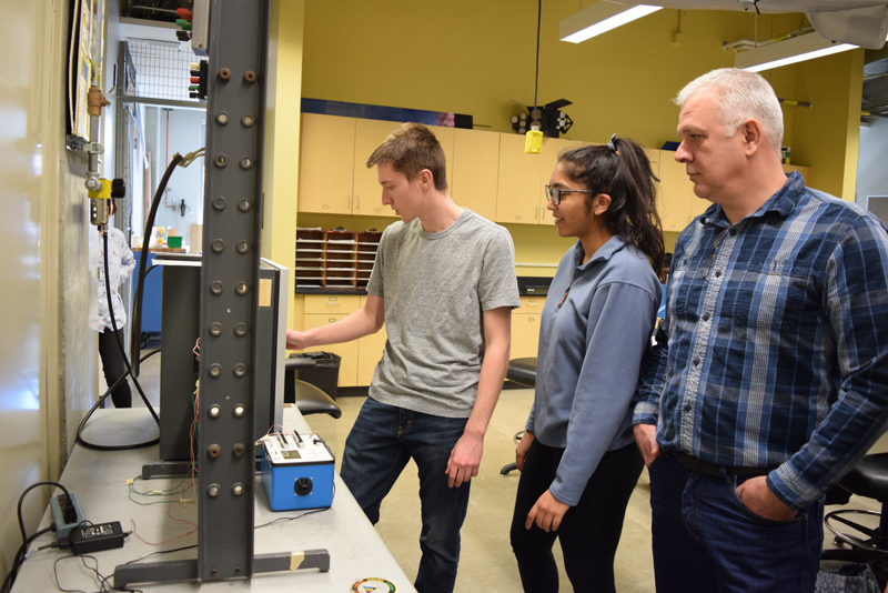 AAE Professor Alberto Mello and his students in the lab.