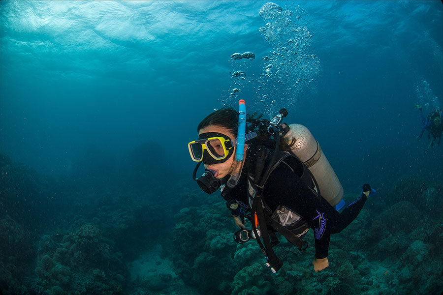 Jessica Schutt scuba diving