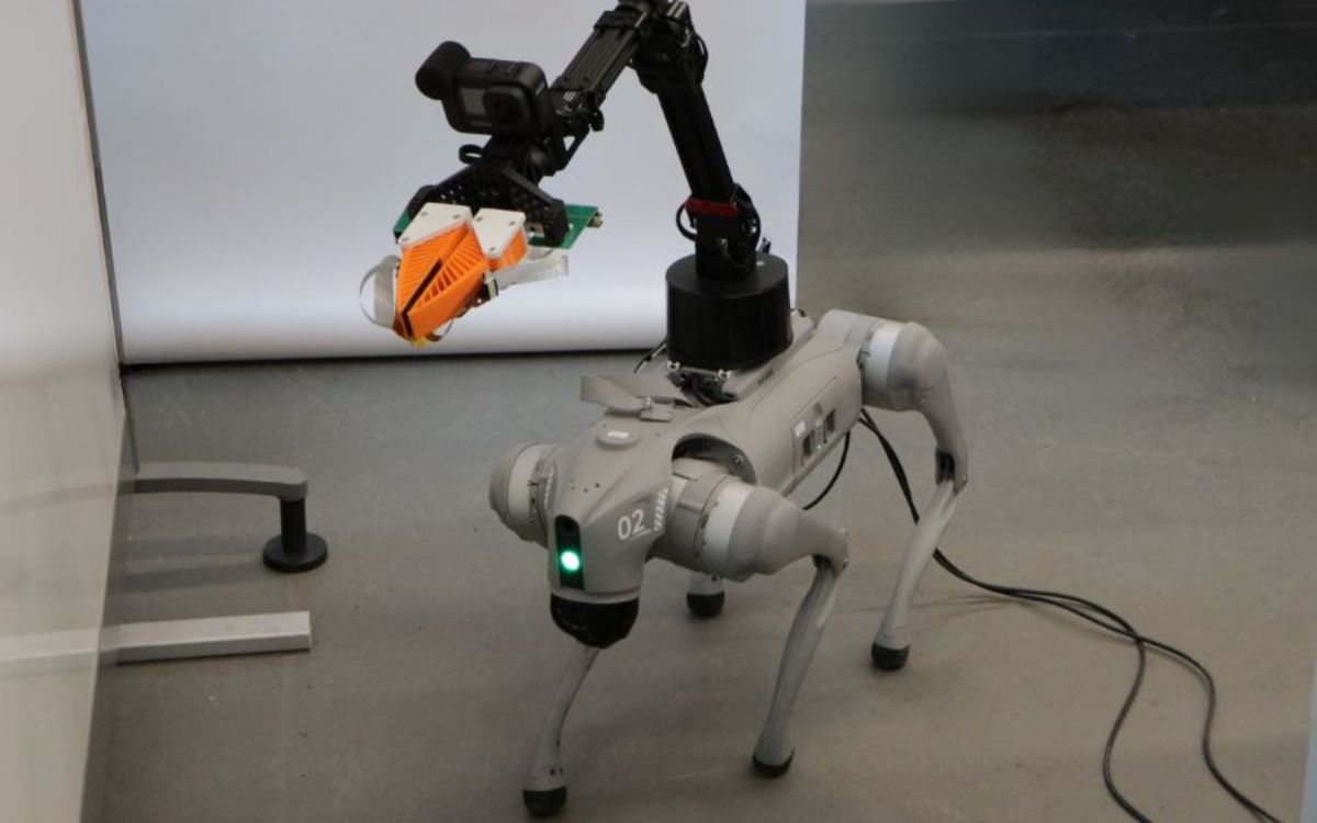 Robotic dog with tactile sensing grip