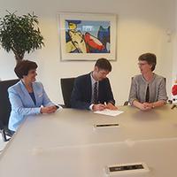 Purdue Systems Collaboratory reps sign agreement w/TU Delft