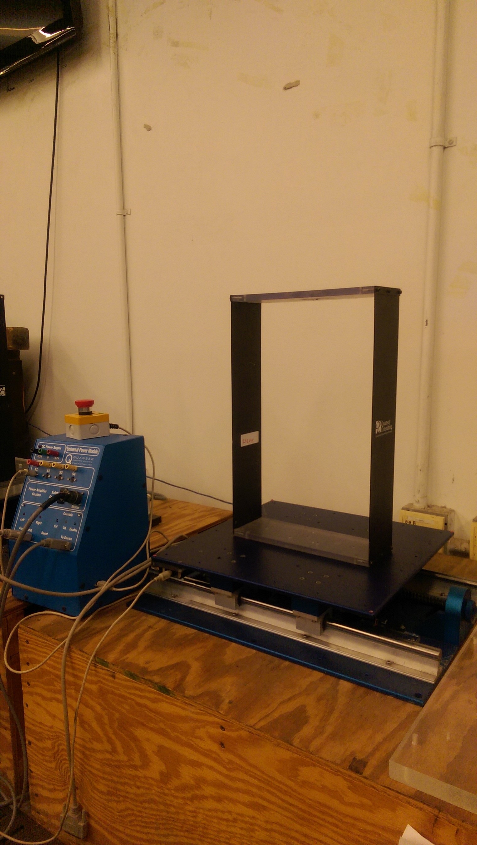 Small-scale Earthquake Simulator