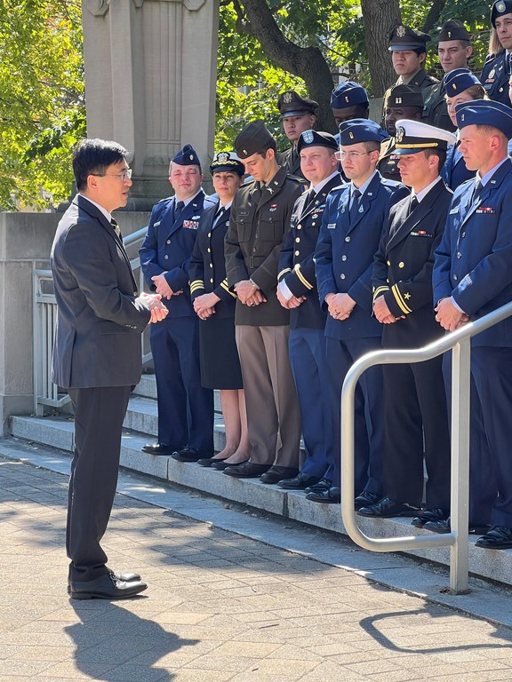 President Mung Chiang addresses group of students.