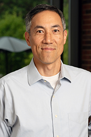 Headshot of Arnold Chen