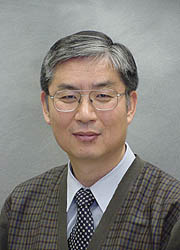 Headshot of Yung Shin