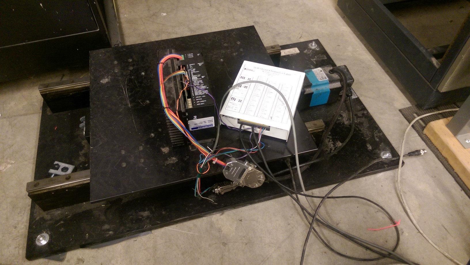 Small-scale Earthquake Simulator